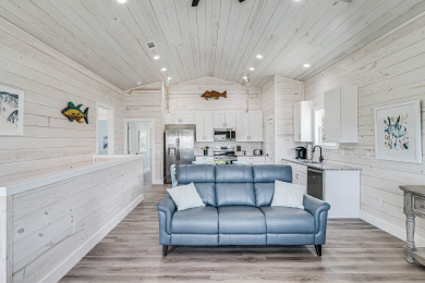 Lake House Fishtastic! Waterfront,Community Pool,Walk to Bars, Restaurants and Pier!, , on Gulf of Mexico - Aransas Bay in Texas - Lakehouse Vacation Rental - Lake Home for rent on LakeHouseVacations.com