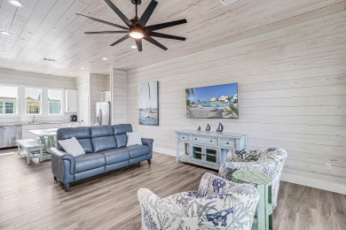 Lake House Waterfront,Community Pool,Personal Hottub,Walk to Bars, Restaurants and Pier, , on Gulf of Mexico - Aransas Bay in Texas - Lakehouse Vacation Rental - Lake Home for rent on LakeHouseVacations.com