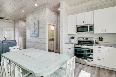 Lake House Waterfront,Community Pool,Personal Hottub,Walk to Bars, Restaurants and Pier, , on Gulf of Mexico - Aransas Bay in Texas - Lakehouse Vacation Rental - Lake Home for rent on LakeHouseVacations.com