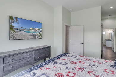 Lake House Waterfront,Community Pool,Personal Hottub,Walk to Bars, Restaurants and Pier, , on Gulf of Mexico - Aransas Bay in Texas - Lakehouse Vacation Rental - Lake Home for rent on LakeHouseVacations.com
