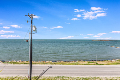 Lake House Waterfront,Community Pool,Personal Hottub,Walk to Bars, Restaurants and Pier, , on Gulf of Mexico - Aransas Bay in Texas - Lakehouse Vacation Rental - Lake Home for rent on LakeHouseVacations.com