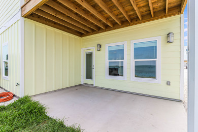 Lake House Waterfront,Community Pool,Personal Hottub,Walk to Bars, Restaurants and Pier, , on Gulf of Mexico - Aransas Bay in Texas - Lakehouse Vacation Rental - Lake Home for rent on LakeHouseVacations.com
