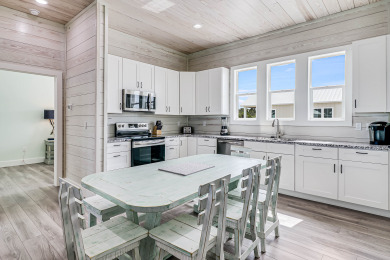 Lake House Waterfront,Community Pool,Personal Hottub,Walk to Bars, Restaurants and Pier, , on Gulf of Mexico - Aransas Bay in Texas - Lakehouse Vacation Rental - Lake Home for rent on LakeHouseVacations.com