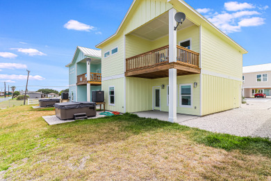 Lake House Waterfront,Community Pool,Personal Hottub,Walk to Bars, Restaurants and Pier, , on Gulf of Mexico - Aransas Bay in Texas - Lakehouse Vacation Rental - Lake Home for rent on LakeHouseVacations.com