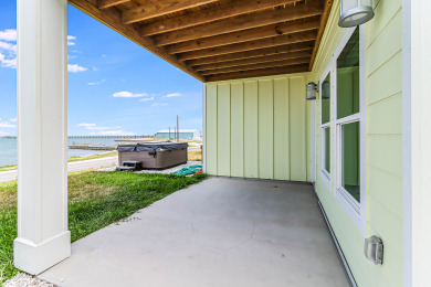 Lake House Waterfront,Community Pool,Personal Hottub,Walk to Bars, Restaurants and Pier, , on Gulf of Mexico - Aransas Bay in Texas - Lakehouse Vacation Rental - Lake Home for rent on LakeHouseVacations.com