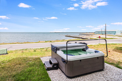 Lake House Waterfront,Community Pool,Personal Hottub,Walk to Bars, Restaurants and Pier, , on Gulf of Mexico - Aransas Bay in Texas - Lakehouse Vacation Rental - Lake Home for rent on LakeHouseVacations.com