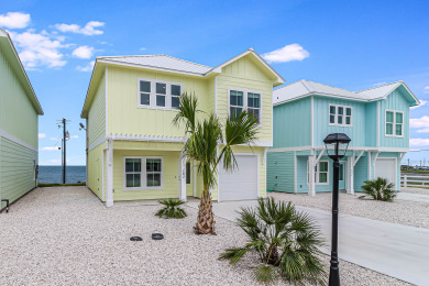 Lake House Waterfront,Community Pool,Personal Hottub,Walk to Bars, Restaurants and Pier, , on Gulf of Mexico - Aransas Bay in Texas - Lakehouse Vacation Rental - Lake Home for rent on LakeHouseVacations.com