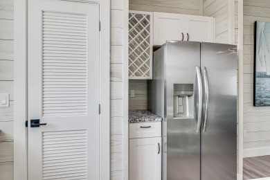 Lake House Waterfront,Community Pool,Personal Hottub,Walk to Bars, Restaurants and Pier, , on Gulf of Mexico - Aransas Bay in Texas - Lakehouse Vacation Rental - Lake Home for rent on LakeHouseVacations.com