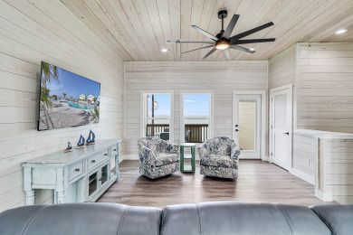 Lake House Waterfront,Community Pool,Personal Hottub,Walk to Bars, Restaurants and Pier, , on Gulf of Mexico - Aransas Bay in Texas - Lakehouse Vacation Rental - Lake Home for rent on LakeHouseVacations.com