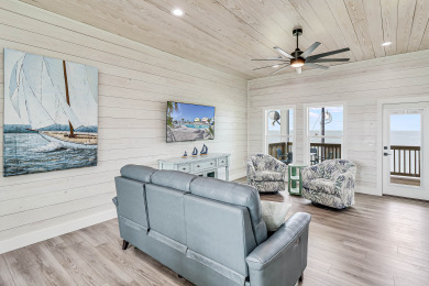 Lake House Waterfront,Community Pool,Personal Hottub,Walk to Bars, Restaurants and Pier, , on Gulf of Mexico - Aransas Bay in Texas - Lakehouse Vacation Rental - Lake Home for rent on LakeHouseVacations.com