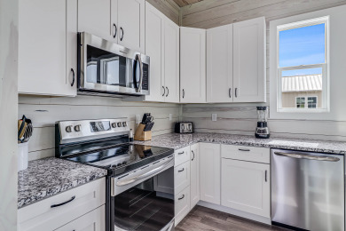 Lake House Waterfront,Community Pool,Personal Hottub,Walk to Bars, Restaurants and Pier, , on Gulf of Mexico - Aransas Bay in Texas - Lakehouse Vacation Rental - Lake Home for rent on LakeHouseVacations.com