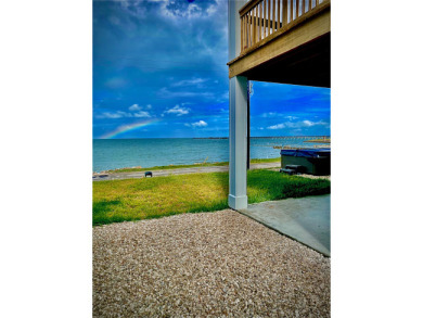 Lake House Waterfront,Community Pool,Personal Hottub,Walk to Bars, Restaurants and Pier, , on Gulf of Mexico - Aransas Bay in Texas - Lakehouse Vacation Rental - Lake Home for rent on LakeHouseVacations.com