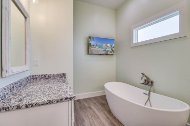 Lake House Waterfront,Community Pool,Personal Hottub,Walk to Bars, Restaurants and Pier, , on Gulf of Mexico - Aransas Bay in Texas - Lakehouse Vacation Rental - Lake Home for rent on LakeHouseVacations.com