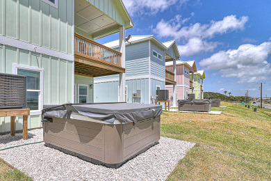 Lake House Waterfront,Community Pool, Personal Hottub,Walk to Bars, Restaurants and Pier, , on Gulf of Mexico - Aransas Bay in Texas - Lakehouse Vacation Rental - Lake Home for rent on LakeHouseVacations.com