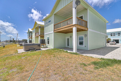 Lake House Waterfront,Community Pool, Personal Hottub,Walk to Bars, Restaurants and Pier, , on Gulf of Mexico - Aransas Bay in Texas - Lakehouse Vacation Rental - Lake Home for rent on LakeHouseVacations.com