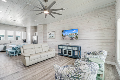 Lake House Waterfront,Community Pool, Personal Hottub,Walk to Bars, Restaurants and Pier, , on Gulf of Mexico - Aransas Bay in Texas - Lakehouse Vacation Rental - Lake Home for rent on LakeHouseVacations.com