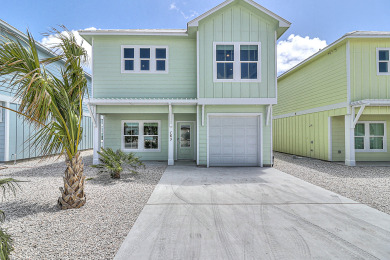 Lake House Waterfront,Community Pool, Personal Hottub,Walk to Bars, Restaurants and Pier, , on Gulf of Mexico - Aransas Bay in Texas - Lakehouse Vacation Rental - Lake Home for rent on LakeHouseVacations.com