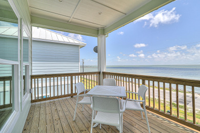 Lake House Waterfront,Community Pool, Personal Hottub,Walk to Bars, Restaurants and Pier, , on Gulf of Mexico - Aransas Bay in Texas - Lakehouse Vacation Rental - Lake Home for rent on LakeHouseVacations.com