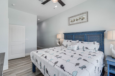 Lake House Waterfront,Community Pool, Personal Hottub,Walk to Bars, Restaurants and Pier, , on Gulf of Mexico - Aransas Bay in Texas - Lakehouse Vacation Rental - Lake Home for rent on LakeHouseVacations.com