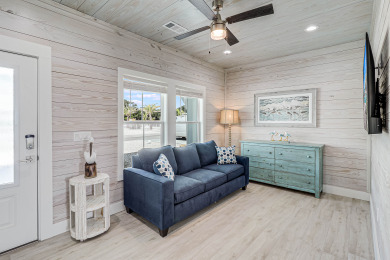 Lake House Waterfront,Community Pool, Personal Hottub,Walk to Bars, Restaurants and Pier, , on Gulf of Mexico - Aransas Bay in Texas - Lakehouse Vacation Rental - Lake Home for rent on LakeHouseVacations.com