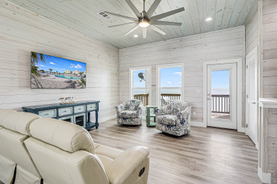 Lake House Waterfront,Community Pool, Personal Hottub,Walk to Bars, Restaurants and Pier, , on Gulf of Mexico - Aransas Bay in Texas - Lakehouse Vacation Rental - Lake Home for rent on LakeHouseVacations.com