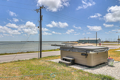 Lake House Waterfront,Community Pool, Personal Hottub,Walk to Bars, Restaurants and Pier, , on Gulf of Mexico - Aransas Bay in Texas - Lakehouse Vacation Rental - Lake Home for rent on LakeHouseVacations.com