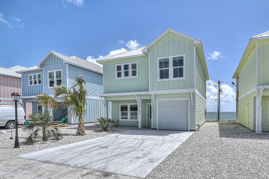 Lake House Waterfront,Community Pool, Personal Hottub,Walk to Bars, Restaurants and Pier, , on Gulf of Mexico - Aransas Bay in Texas - Lakehouse Vacation Rental - Lake Home for rent on LakeHouseVacations.com