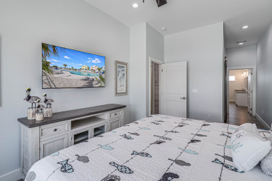 Lake House Waterfront,Community Pool, Personal Hottub,Walk to Bars, Restaurants and Pier, , on Gulf of Mexico - Aransas Bay in Texas - Lakehouse Vacation Rental - Lake Home for rent on LakeHouseVacations.com