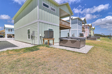 Lake House Waterfront,Community Pool, Personal Hottub,Walk to Bars, Restaurants and Pier, , on Gulf of Mexico - Aransas Bay in Texas - Lakehouse Vacation Rental - Lake Home for rent on LakeHouseVacations.com