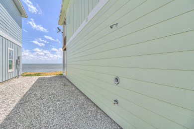 Lake House Waterfront,Community Pool, Personal Hottub,Walk to Bars, Restaurants and Pier, , on Gulf of Mexico - Aransas Bay in Texas - Lakehouse Vacation Rental - Lake Home for rent on LakeHouseVacations.com