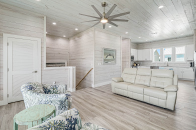 Lake House Waterfront,Community Pool, Personal Hottub,Walk to Bars, Restaurants and Pier, , on Gulf of Mexico - Aransas Bay in Texas - Lakehouse Vacation Rental - Lake Home for rent on LakeHouseVacations.com