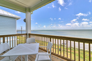 Lake House Waterfront,Community Pool, Personal Hottub,Walk to Bars, Restaurants and Pier, , on Gulf of Mexico - Aransas Bay in Texas - Lakehouse Vacation Rental - Lake Home for rent on LakeHouseVacations.com