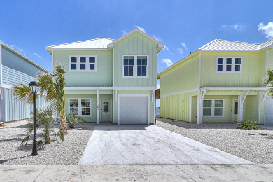 Lake House Waterfront,Community Pool, Personal Hottub,Walk to Bars, Restaurants and Pier, , on Gulf of Mexico - Aransas Bay in Texas - Lakehouse Vacation Rental - Lake Home for rent on LakeHouseVacations.com