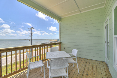 Lake House Waterfront,Community Pool, Personal Hottub,Walk to Bars, Restaurants and Pier, , on Gulf of Mexico - Aransas Bay in Texas - Lakehouse Vacation Rental - Lake Home for rent on LakeHouseVacations.com