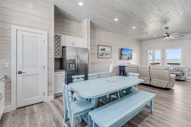 Lake House Waterfront,Community Pool, Personal Hottub,Walk to Bars, Restaurants and Pier, , on Gulf of Mexico - Aransas Bay in Texas - Lakehouse Vacation Rental - Lake Home for rent on LakeHouseVacations.com