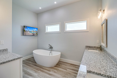 Lake House Waterfront,Community Pool, Personal Hottub,Walk to Bars, Restaurants and Pier, , on Gulf of Mexico - Aransas Bay in Texas - Lakehouse Vacation Rental - Lake Home for rent on LakeHouseVacations.com