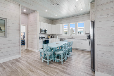 Lake House Waterfront,Community Pool, Personal Hottub,Walk to Bars, Restaurants and Pier, , on Gulf of Mexico - Aransas Bay in Texas - Lakehouse Vacation Rental - Lake Home for rent on LakeHouseVacations.com
