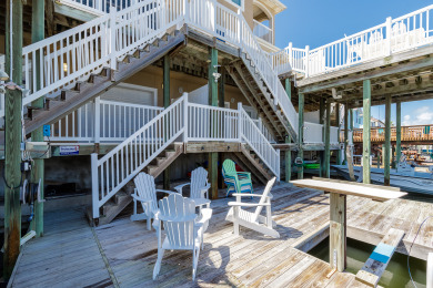 Lake House Pet-Friendly Waterfront Getaway w Stunning Views, Sundeck & Garage Access, , on Gulf of Mexico - Corpus Christi in Texas - Lakehouse Vacation Rental - Lake Home for rent on LakeHouseVacations.com