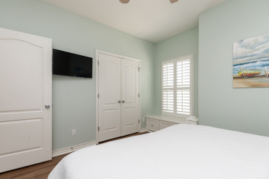 Lake House Pet-Friendly Waterfront Getaway w Stunning Views, Sundeck & Garage Access, , on Gulf of Mexico - Corpus Christi in Texas - Lakehouse Vacation Rental - Lake Home for rent on LakeHouseVacations.com