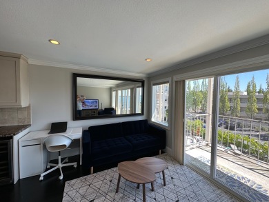 Lake House Lakeview condo steps to famous Lake Street, Kirkland, , on Lake Washington in Washington - Lakehouse Vacation Rental - Lake Home for rent on LakeHouseVacations.com