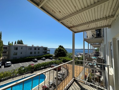 Lake House Lakeview condo steps to famous Lake Street, Kirkland, , on Lake Washington in Washington - Lakehouse Vacation Rental - Lake Home for rent on LakeHouseVacations.com