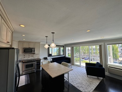 Lake House Lakeview condo steps to famous Lake Street, Kirkland, , on Lake Washington in Washington - Lakehouse Vacation Rental - Lake Home for rent on LakeHouseVacations.com