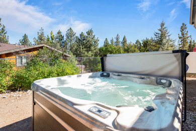 Lake House PRIVATE HOT TUB - Adorable cabin in Valley View Estates. Close to everything., , on Big Bear Lake in California - Lakehouse Vacation Rental - Lake Home for rent on LakeHouseVacations.com