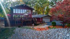 Lake House Kentucky Lake Chalet, , on Kentucky Lake in Kentucky - Lakehouse Vacation Rental - Lake Home for rent on LakeHouseVacations.com