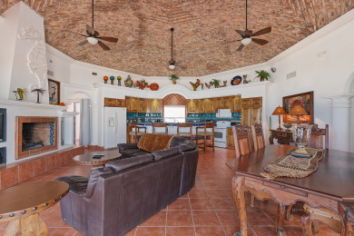  Ad# 22998 lake house for rent on LakeHouseVacations.com, lakehouse, lake home rental, lakehome for rent, vacation, holiday, lodging, lake
