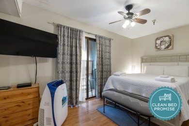 Lake House Charming Studio Loft with Beach Access, Indoor Pool & Hot Tub, , on Gulf of Mexico - Corpus Christi in Texas - Lakehouse Vacation Rental - Lake Home for rent on LakeHouseVacations.com