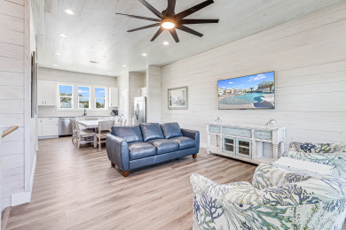 Lake House Waterfront,Community Pool, Personal Hottub,Walk to Bars, Restaurants and Pier, , on Gulf of Mexico - Aransas Bay in Texas - Lakehouse Vacation Rental - Lake Home for rent on LakeHouseVacations.com