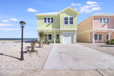 Lake House Waterfront,Community Pool, Personal Hottub,Walk to Bars, Restaurants and Pier, , on Gulf of Mexico - Aransas Bay in Texas - Lakehouse Vacation Rental - Lake Home for rent on LakeHouseVacations.com