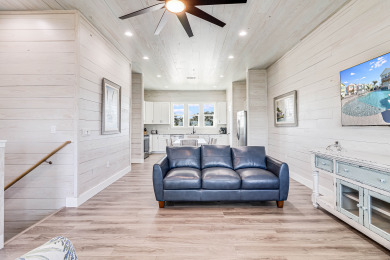 Lake House Waterfront,Community Pool, Personal Hottub,Walk to Bars, Restaurants and Pier, , on Gulf of Mexico - Aransas Bay in Texas - Lakehouse Vacation Rental - Lake Home for rent on LakeHouseVacations.com