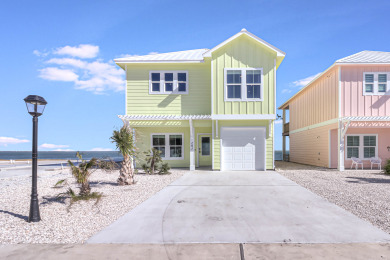 Lake House Waterfront,Community Pool, Personal Hottub,Walk to Bars, Restaurants and Pier, , on Gulf of Mexico - Aransas Bay in Texas - Lakehouse Vacation Rental - Lake Home for rent on LakeHouseVacations.com